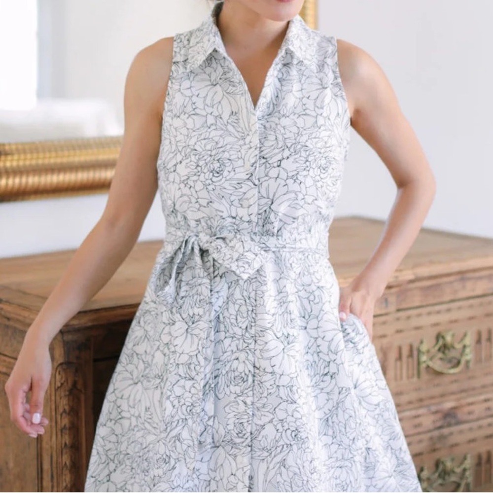 Banana Republic White and Black Sundress with Ruffled Sleeveless Design